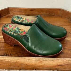 ALEGRIA Sereniti Green Jade Leather Clog 37 ( 7 - 7.5 ) Slip on Heeled Mule